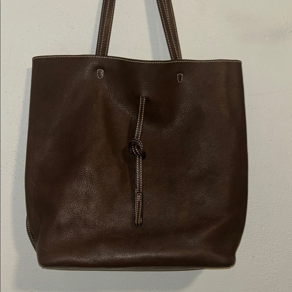 J. McLaughlin Brown Leather Tote Bag with Minimalist Design - Picture 2 of 6